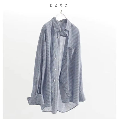 Designer-style three-dimensional tailoring with a "light deconstruction" approach, women&